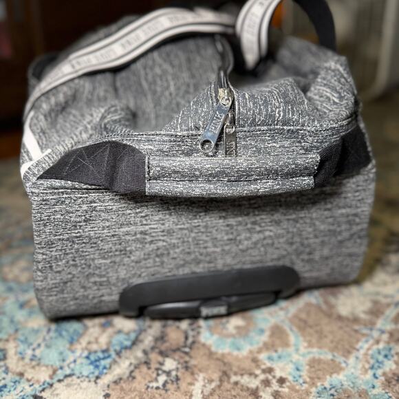 VS Pink Suitcase Duffle bag - Picture 4 of 6